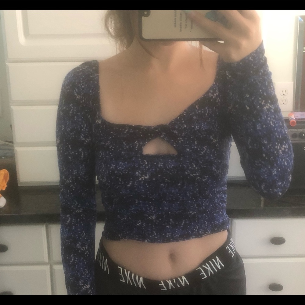 blue long sleeve crop top